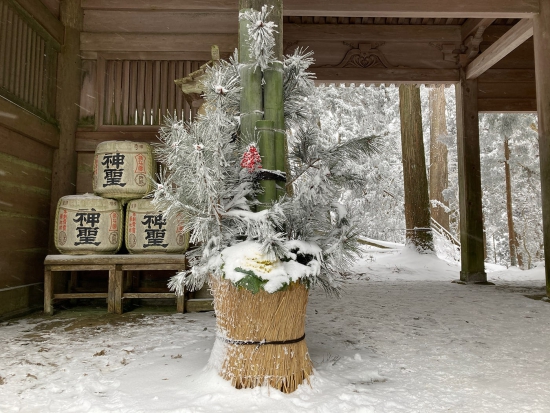 雪の愛宕山で初詣